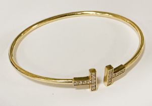 18CT GOLD TIFFANY & CO BRACELET / BANGLE SET WITH DIAMONDS - APPROX 10 GRAMS