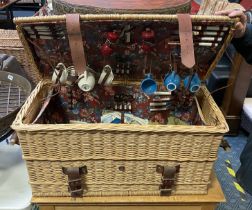 VINTAGE CAR PICNIC BASKET WITH CONTENTS