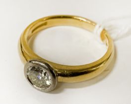 18CT YELLOW GOLD & DIAMOND RING - APPROX 0.5 CT - SIZE M