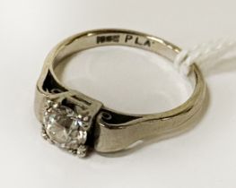 18CT WHITE GOLD & DIAMOND RING - SIZE K - APPROX 0.45 CT