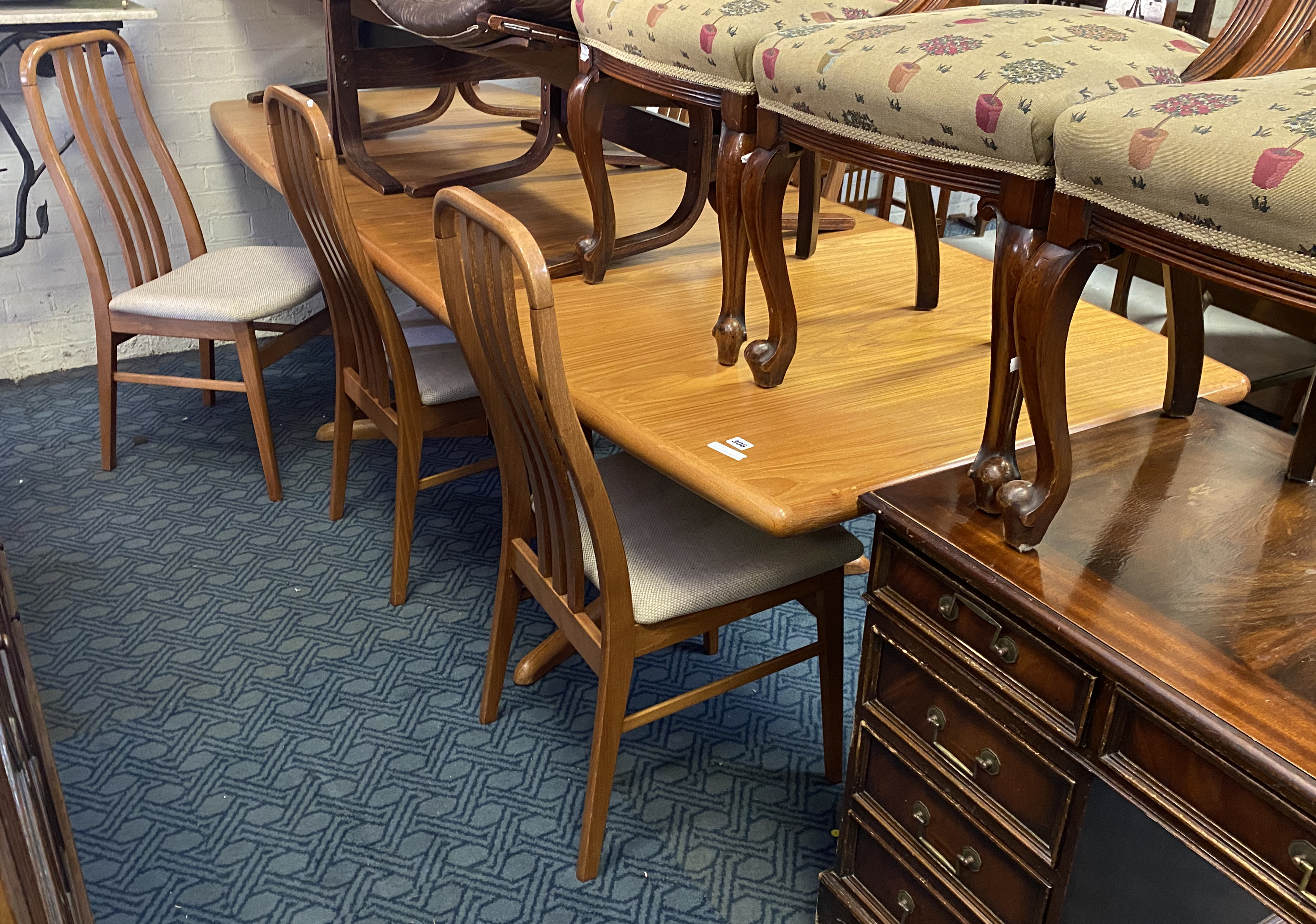 FARSTRUP DANISH TABLE & 6 CHAIRS