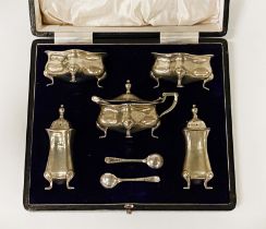 HM SILVER CRUET SET WITH BAKELITE LINING - IN ITS ORIGINAL BOX - BY WALKER & HALL - 6 IMP OZ APPROX