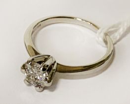 18CT WHITE GOLD DIAMOND RING - APPROX 0.76 POINTS