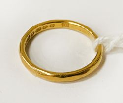 22CT GOLD WEDDING RING - SIZE J APPROX 2.7 GRAMS