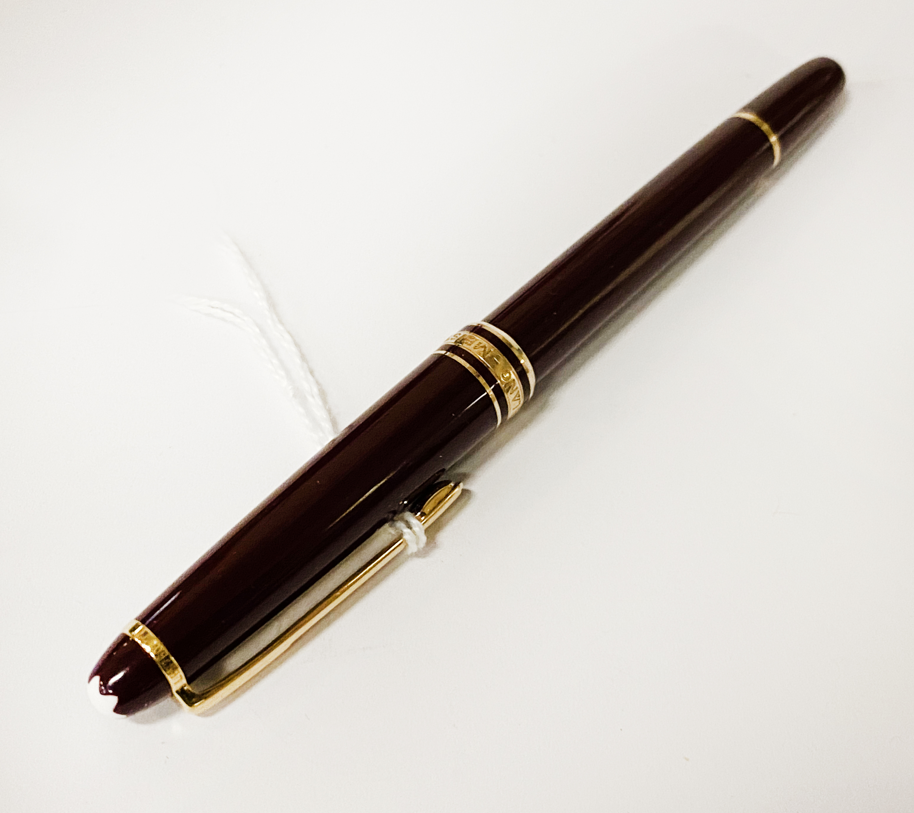 MONT BLANC MEISTERSTUCK BURGANDY FOUNTAIN PEN - WRITES WELL IN GOOD CONDITION
