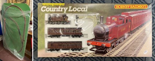 TRIANG HORNBY TRAIN SET & BOARD