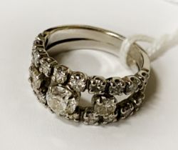 18CT WHITE GOLD RING - CENTRE STONE APPROX 0.60 POINYS & APPROX 1.50 CARATS