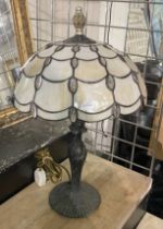 TIFFANY STYLE TABLE LAMP