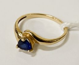 10CT YELLOW GOLD GEMSTONE HEART SHAPED RING - SIZE M