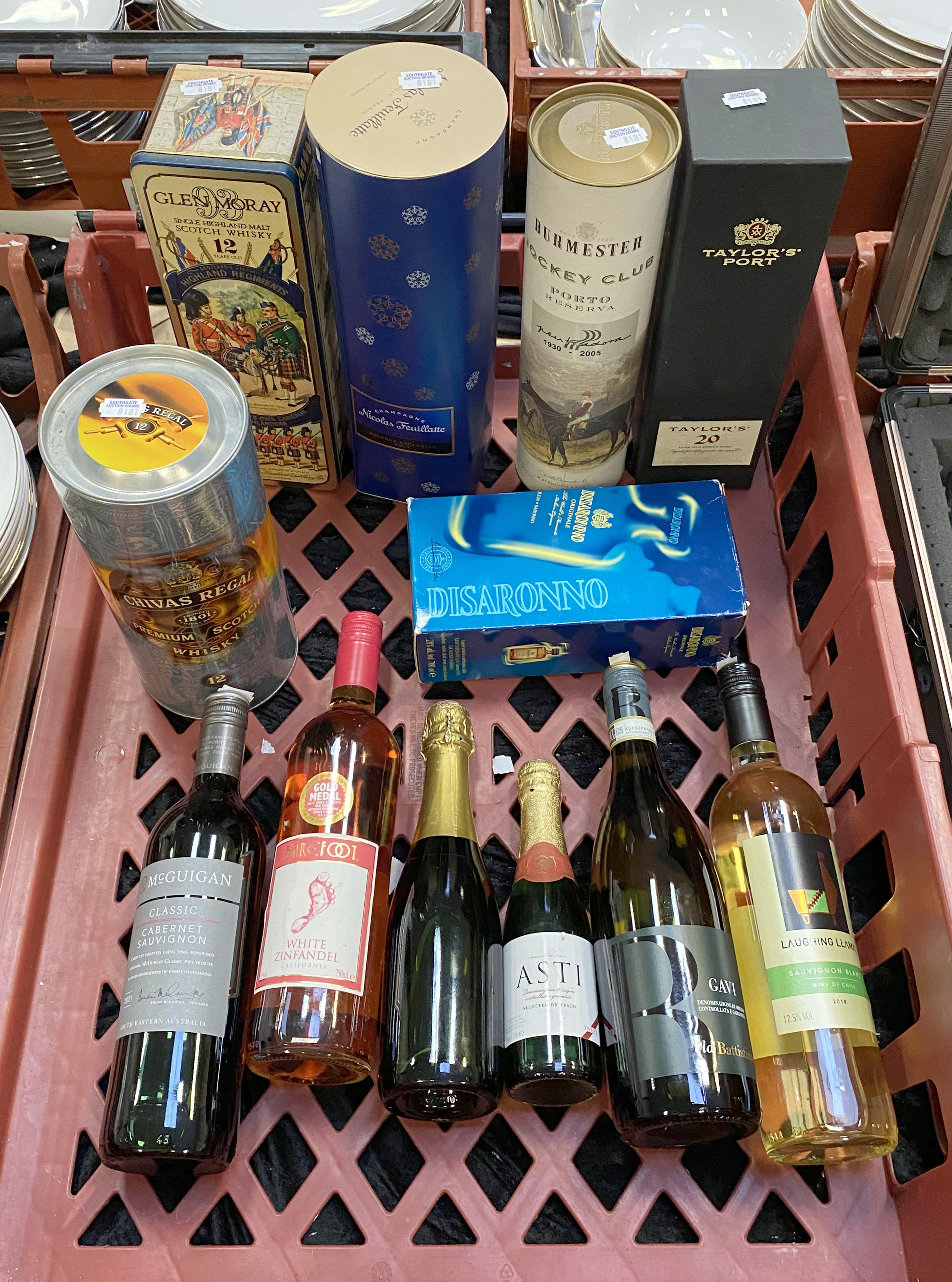 COLLECTION OF ALCOHOL INCL. SINGLE MALT WHISKEY, PORT, CHAMPAGNE & VARIOUS WINES