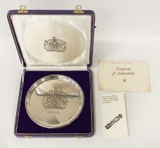 H/M SILVER SALVER OF THE ROYAL SILVER WEDDING 1947-1972 - NO 2296/3500 IN CASE - 10 IMP OZS APPROX