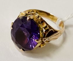 9 CARAT GOLD & AMETHYST RING - SIZE L - 5.6 GRAMS APPROX