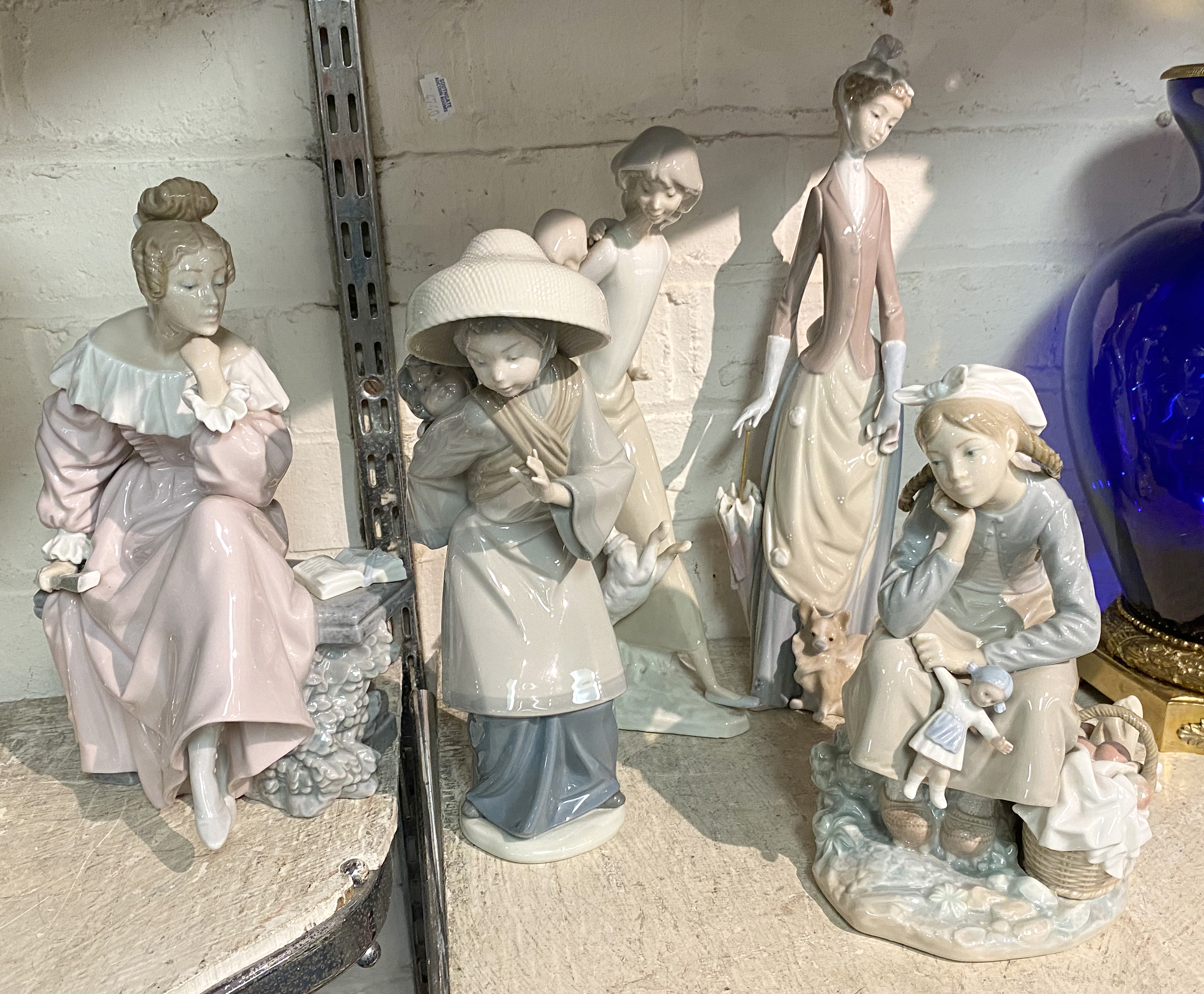 FIVE LLADRO FIGURES