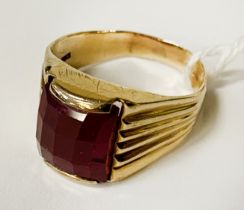 9 CARAT GOLD & RUBY RING - SIZE R - 6.7 GRAMS APPROX