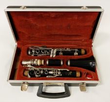 BOOSEY & HAWKES 300 CASED CLARINET