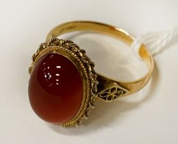 14 CARAT GOLD & CABOUCHON STONE RING - SIZE Q