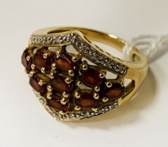 18 CARAT GOLD, DIAMOND & GARNET RING - SIZE M - 6.8 GRAMS APPROX