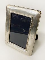 HM SILVER PHOTO FRAME - 20 X 15 CMS APPROX