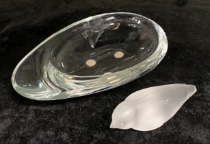 BACCARAT BON BON DISH WITH A FROSTED GLASS BIRD FIGURE