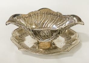 VICTORIAN EARLY HALLMARKED GRAVY BOAT - 27 IMP OZS APPROX