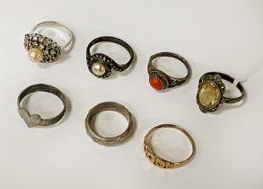 COLLECTION OF SILVER RINGS TO INCLUDE ONE 14K PLATED RING