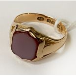 15 CARAT GOLD & AGATE RING - SIZE S - 5.3 GRAMS APPROX