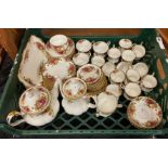 TRAY OF ROYAL ALBERT COUNTRY ROSE - PART SERVICE