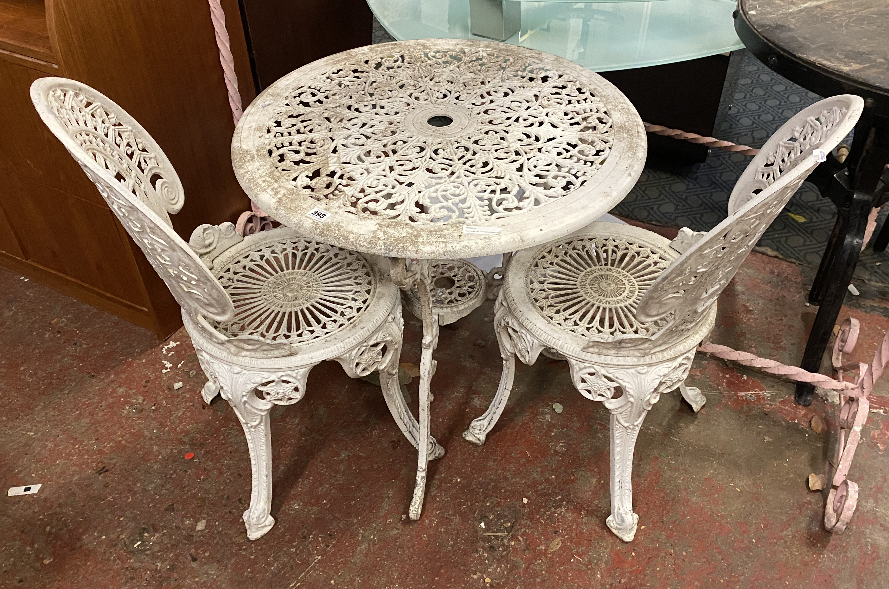 WHITE METAL GARDEN FURNITURE