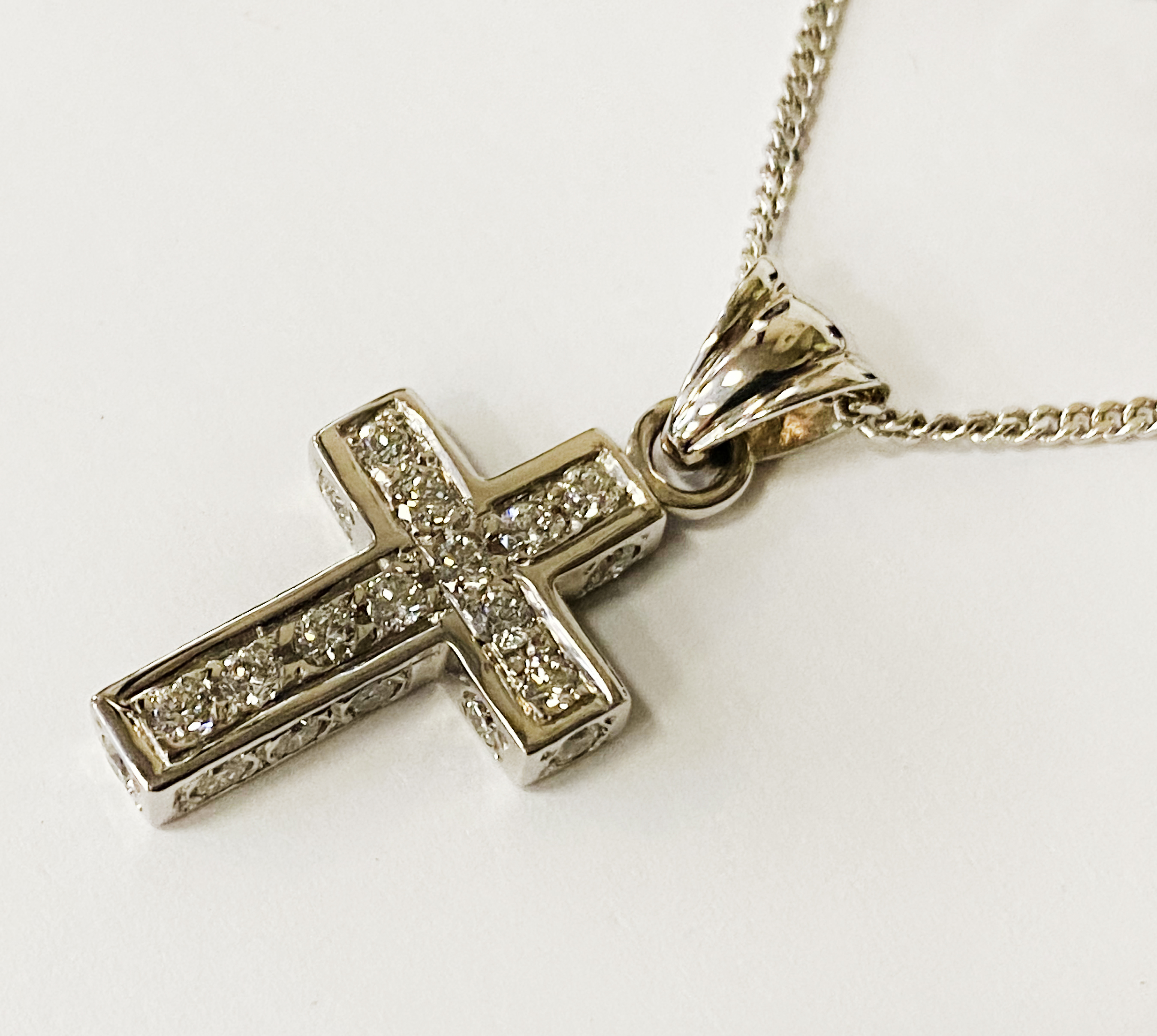 18CT GOLD CROSS - APPROX 1CT DIAMONDS