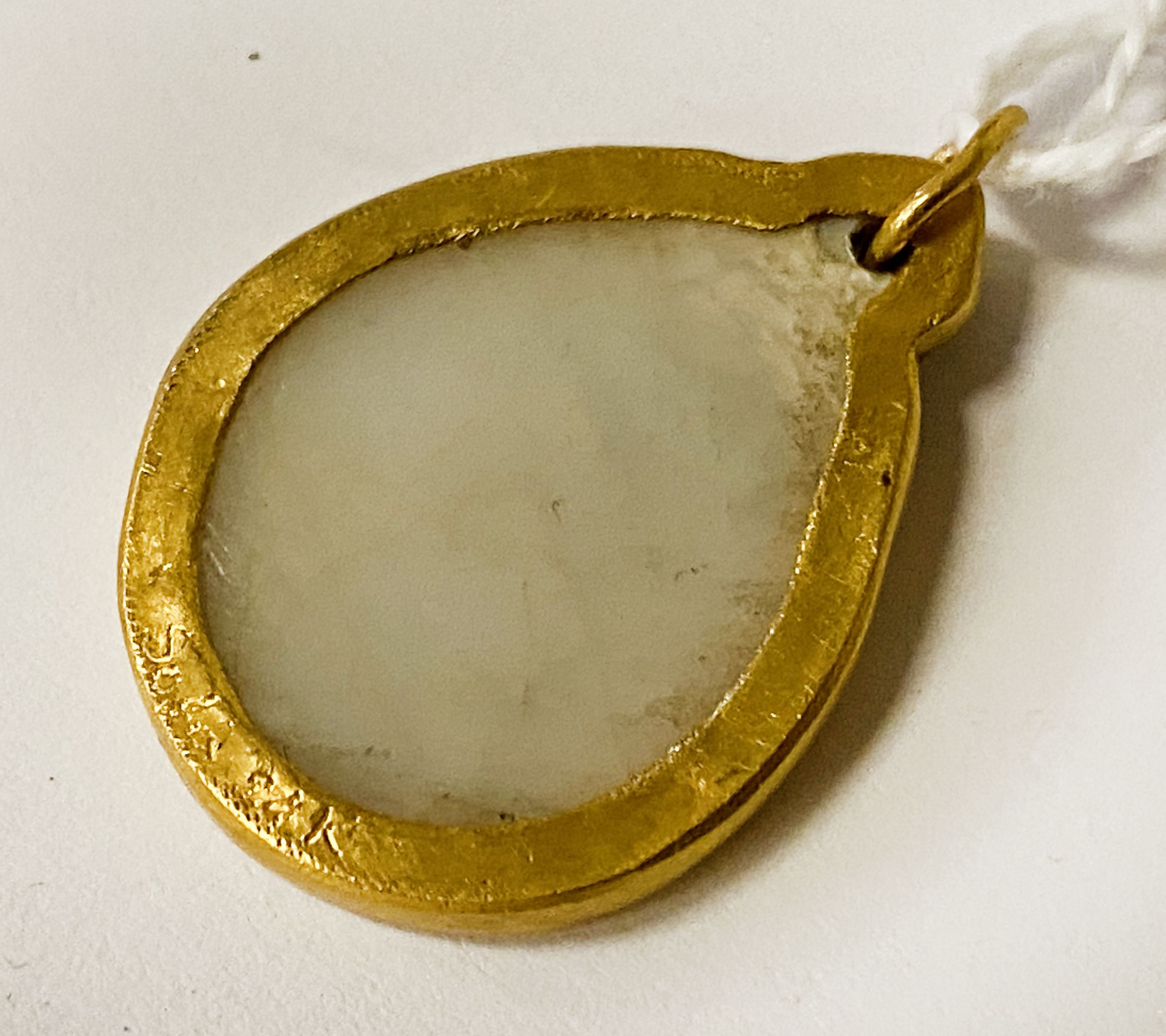 24CT GOLD, MOTHER OF PEARL ANTIQUE PENDANT - Image 2 of 2