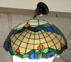 SMALL TIFFANY STYLE CEILING LIGHT