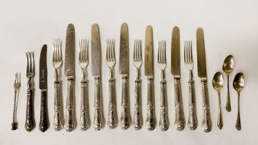 COLLECTION OF SILVER HANDLED CUTLERY