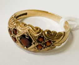 9 CARAT GOLD & GARNET RING - SIZE O