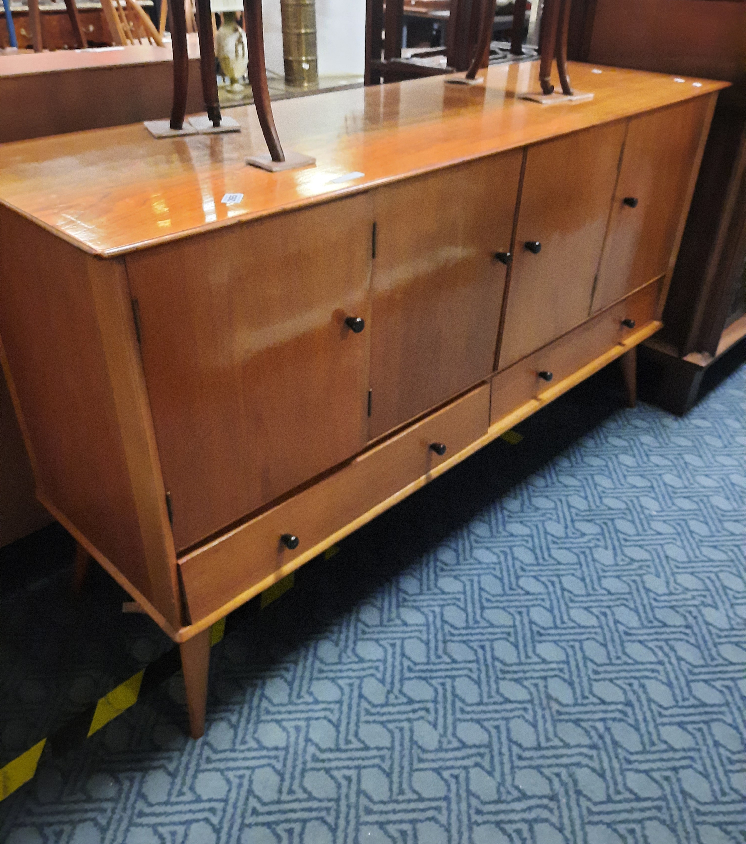 RETRO SIDEBOARD