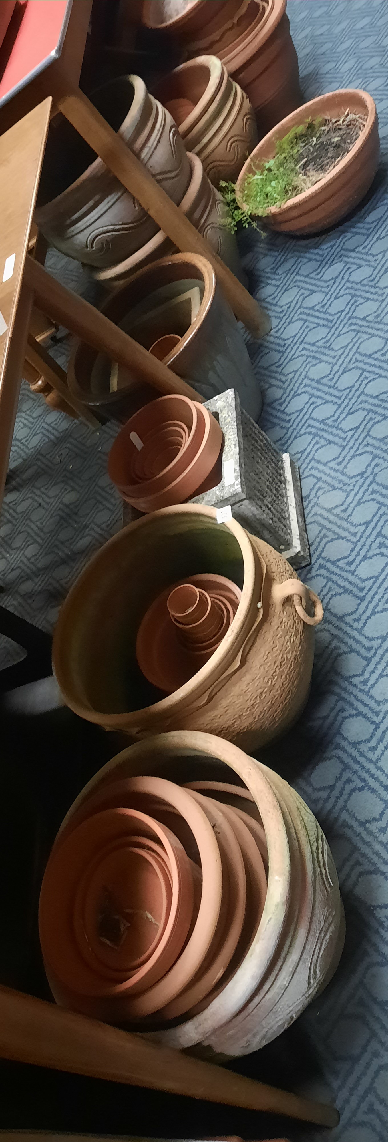 QTY OF GARDEN POTS