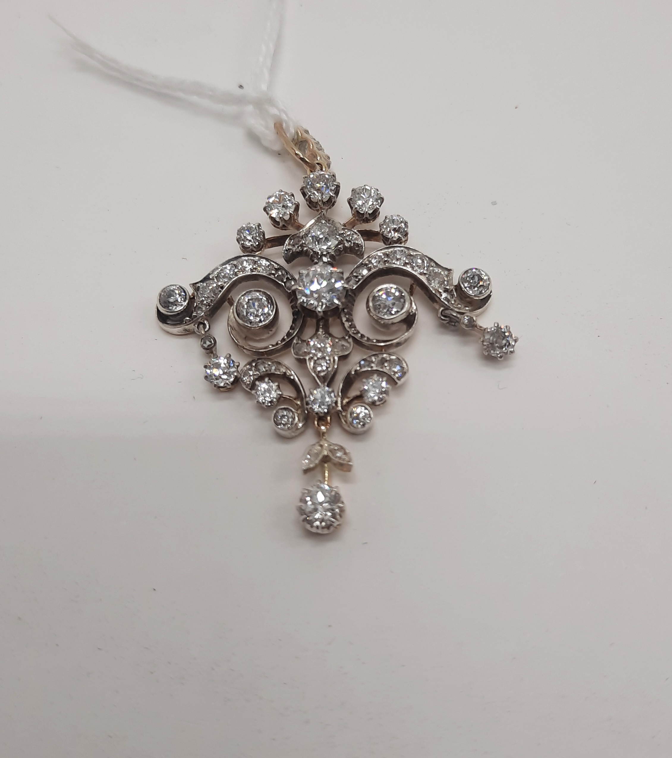 ANTIQUE 9 CARAT GOLD & DIAMOND PENDANT