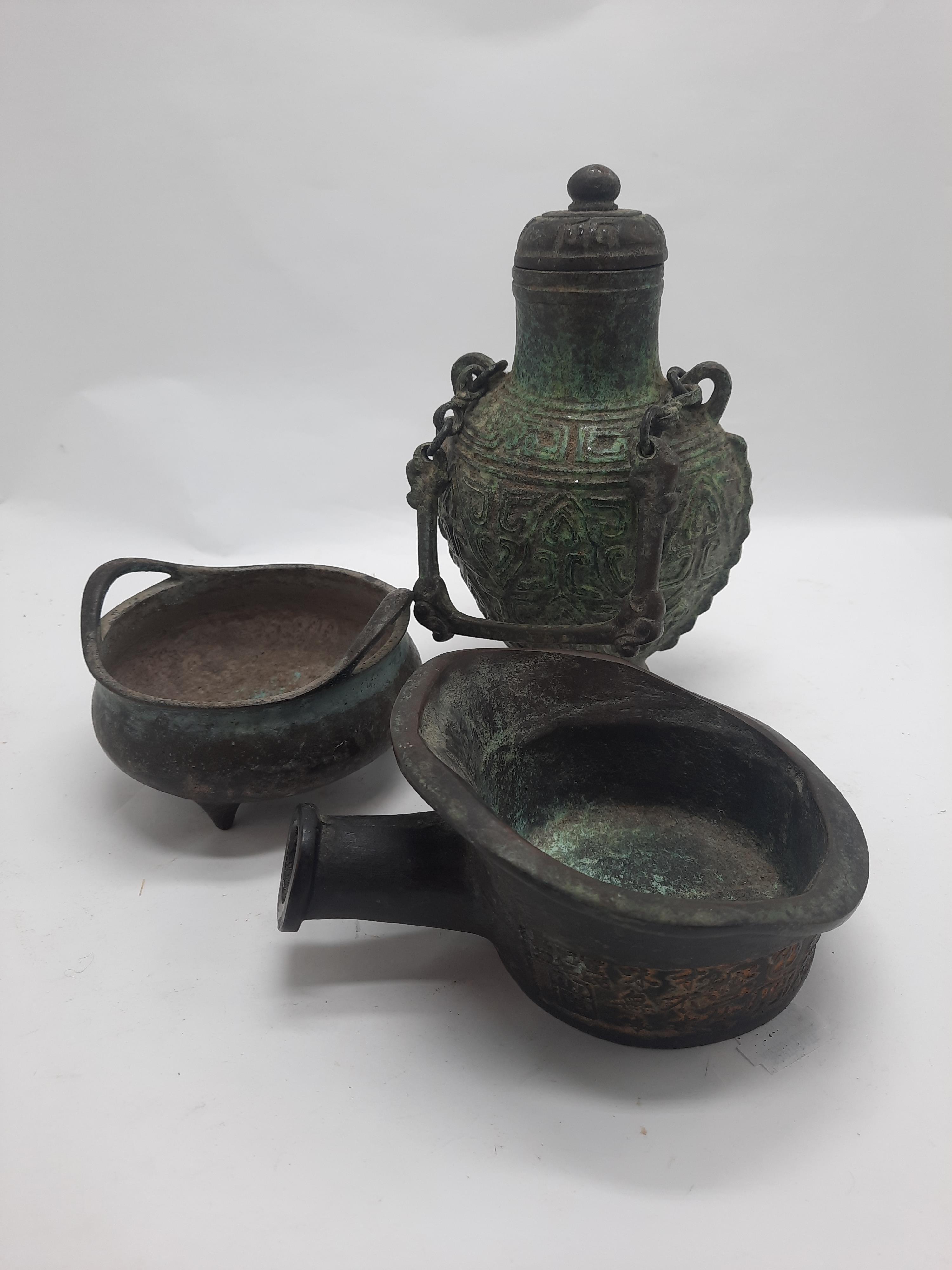 3 ORIENTAL BRONZE ITEMS