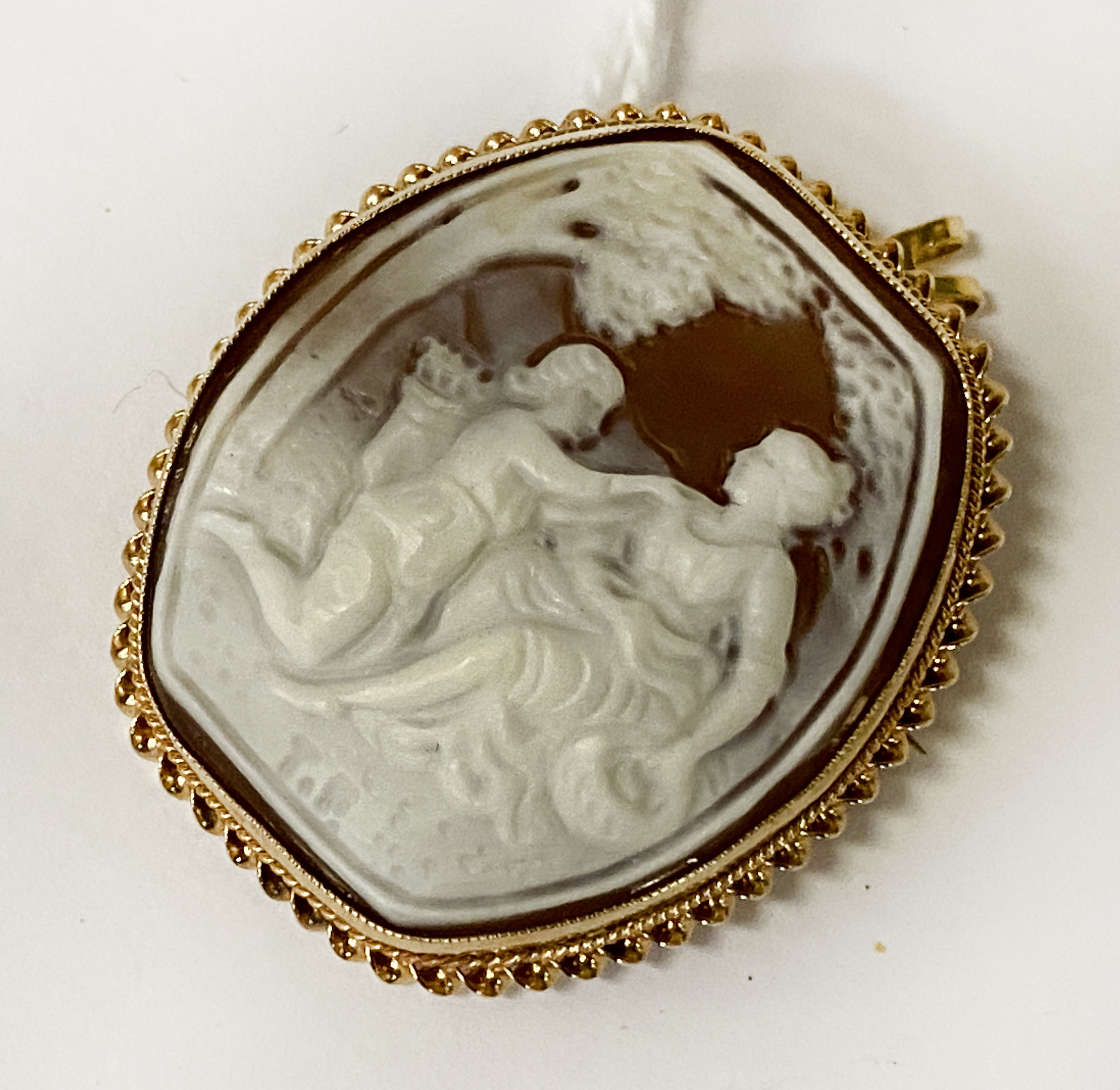 9CT GOLD CAMEO BROOCH