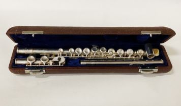 LARK SHANGHAI CHINESE FLUTE IN CASE