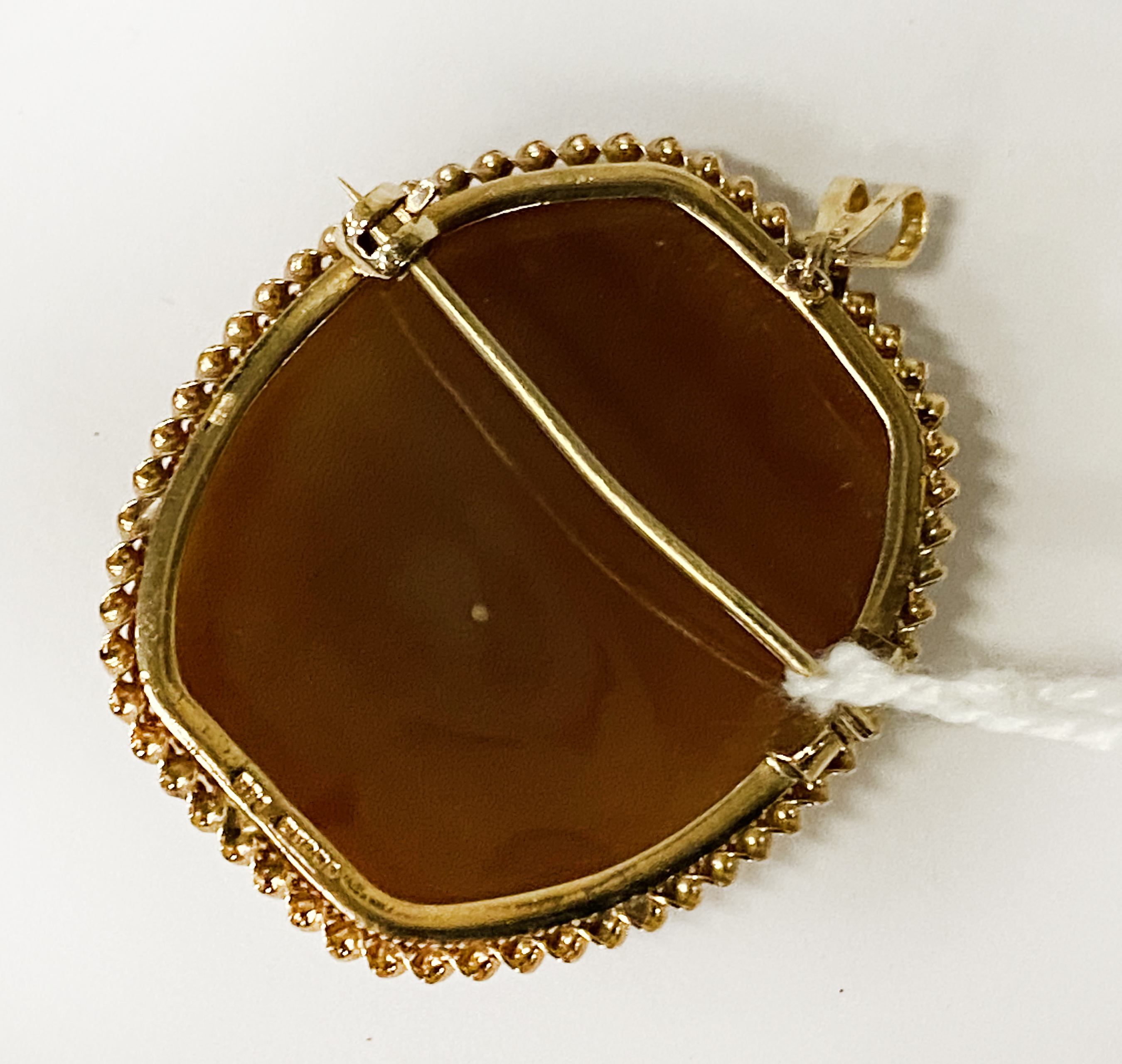 9CT GOLD CAMEO BROOCH - Image 2 of 2