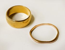 22CT GOLD BAND - SIZE K - APPROX 5 GRAMS WITH A 9CT GOLD BAND - APPROX 0.9 GRAMS