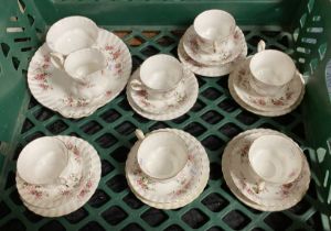 SIX PLACE SETTING ROYAL ALBERT LAVENDER ROSE TEA SET