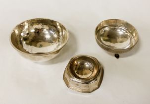 H/M SILVER DISHES & A H/M SILVER ASHTRAY 11 IMP OZS APPROX