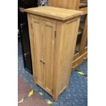 SMALL OAK CUPBOARD