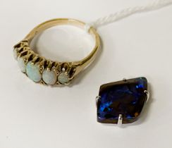 18CT GOLD 5 STONE CRYSTAL OPAL RING WITH A COLOUR CHANGE BLACK OPAL