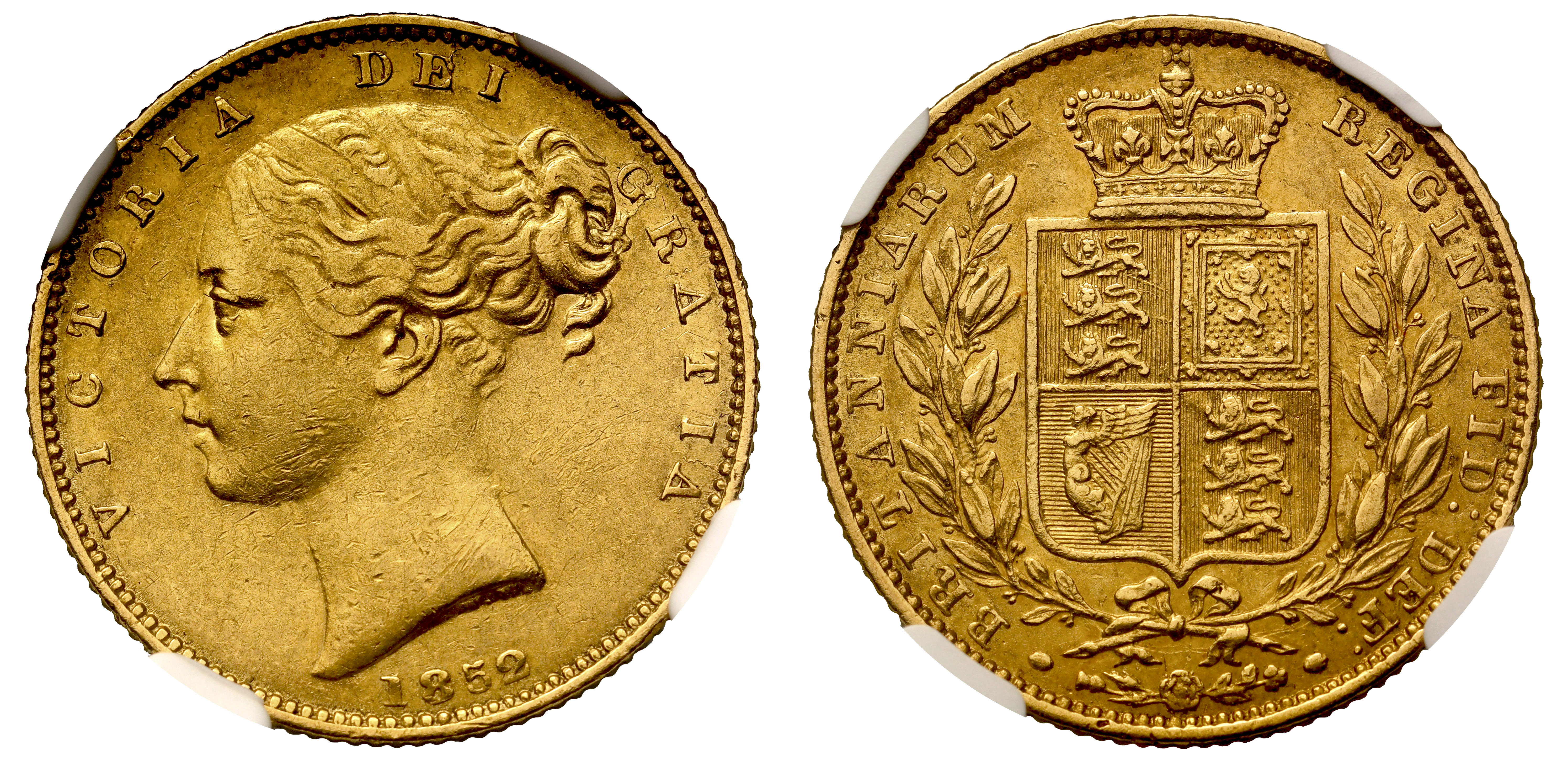 g Victoria (1837-1901), gold Sovereign, 1852, second larger young head left, W.W. raised on