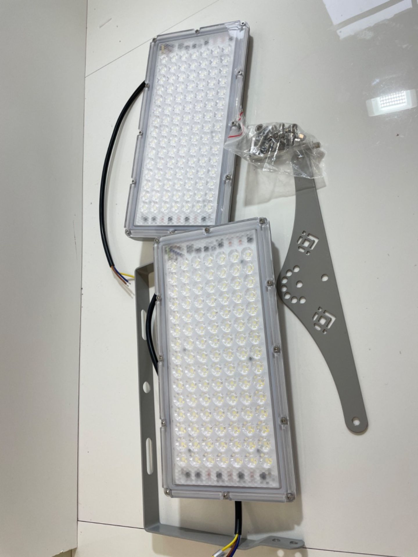 Viugreum 300W Outdoor LED Floodlight, IP66 Waterproof Spotlight Security Light, Super Bright 24000l - Image 3 of 3