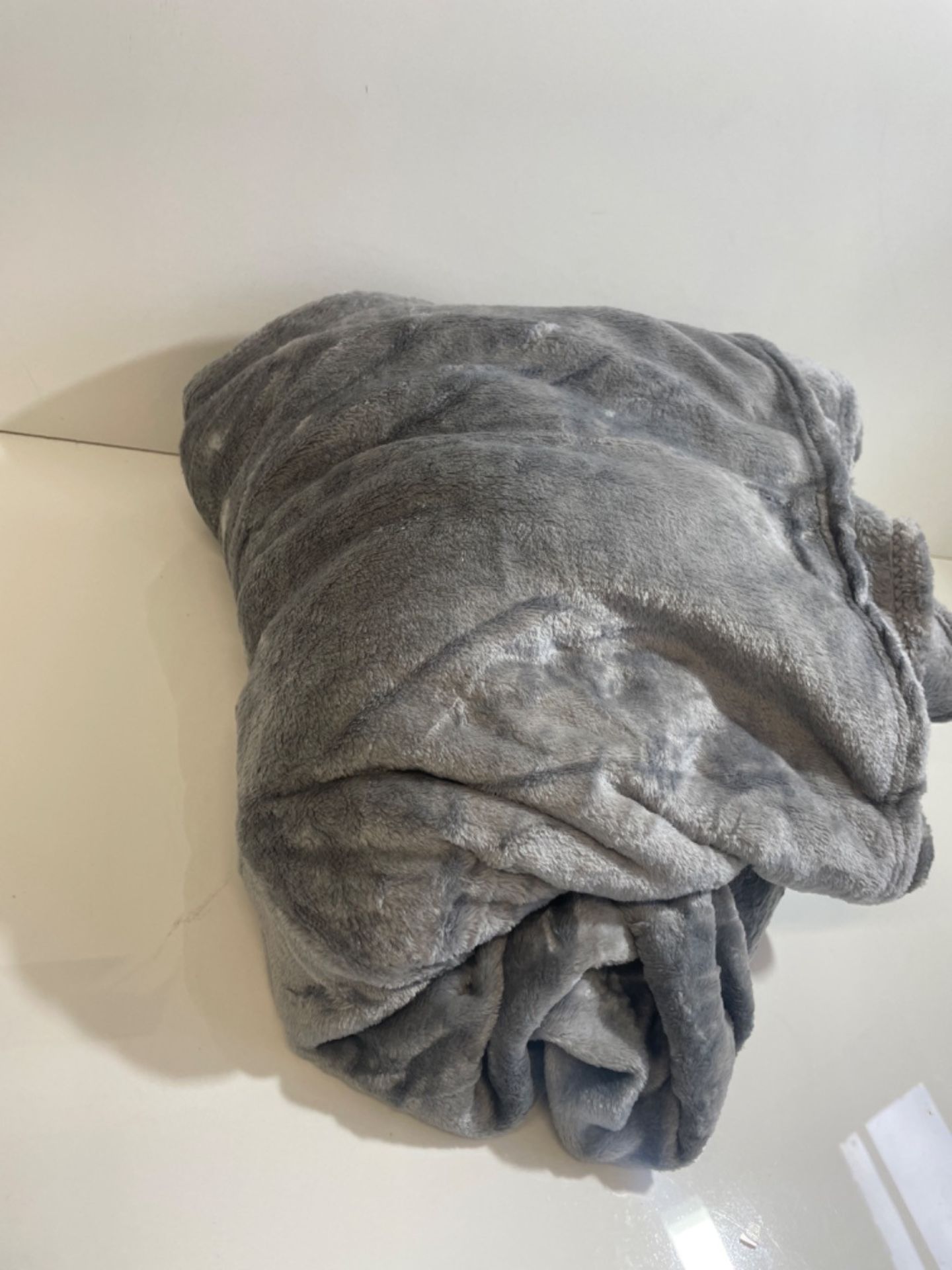 Bedsure Wearable Blanket with Sleeves Women - Warm Fleece Slanket as Gifts for Her, Cosy TV Blanket - Image 3 of 3