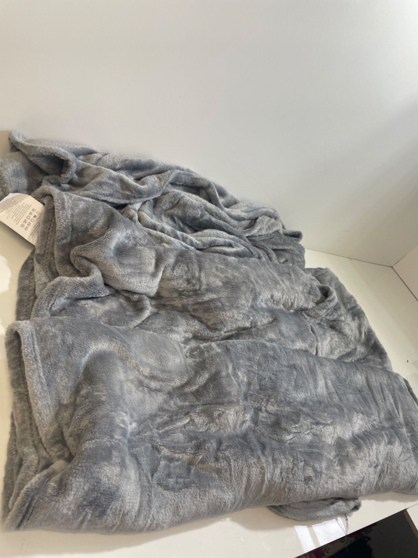 Bedsure Wearable Blanket with Sleeves Women - Warm Fleece Slanket as Gifts for Her, Cosy TV Blanket - Image 2 of 3