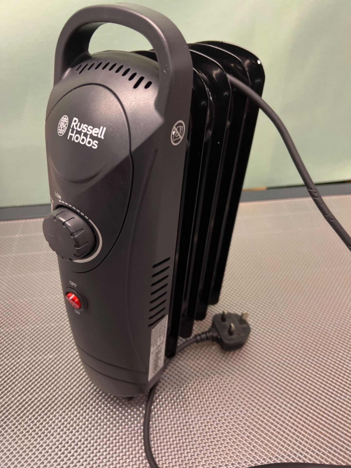 Russell Hobbs 650W Oil Filled Radiator, 5 Fin Portable Electric Heater - Black, Adjustable Thermost - Image 3 of 3